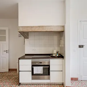 https://home-out-guesthouse.hotels-lisbon-portugal.com